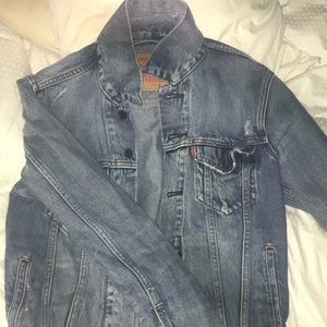 Vintage Levi’s distressed jean jacket